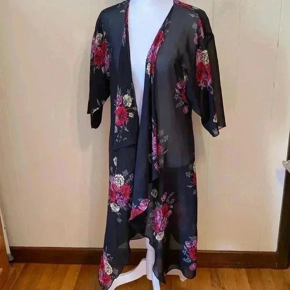 LulaRoe Waterfall Black Floral Open Front Kimono in Size Small. - Picture 1 of 7